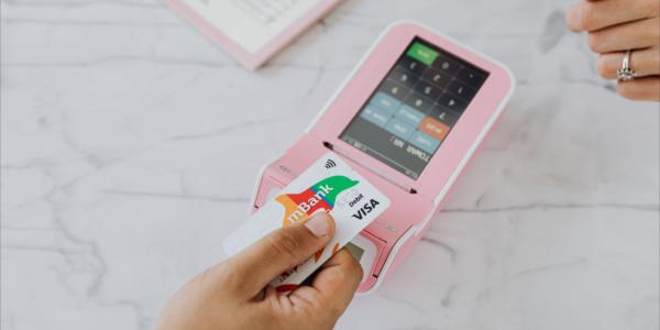 ภาพกระดาษและเครื่องคิดเลข